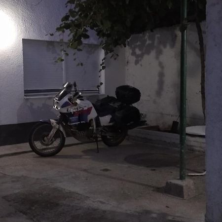 Guest House Kiwi מוסטר מראה חיצוני תמונה