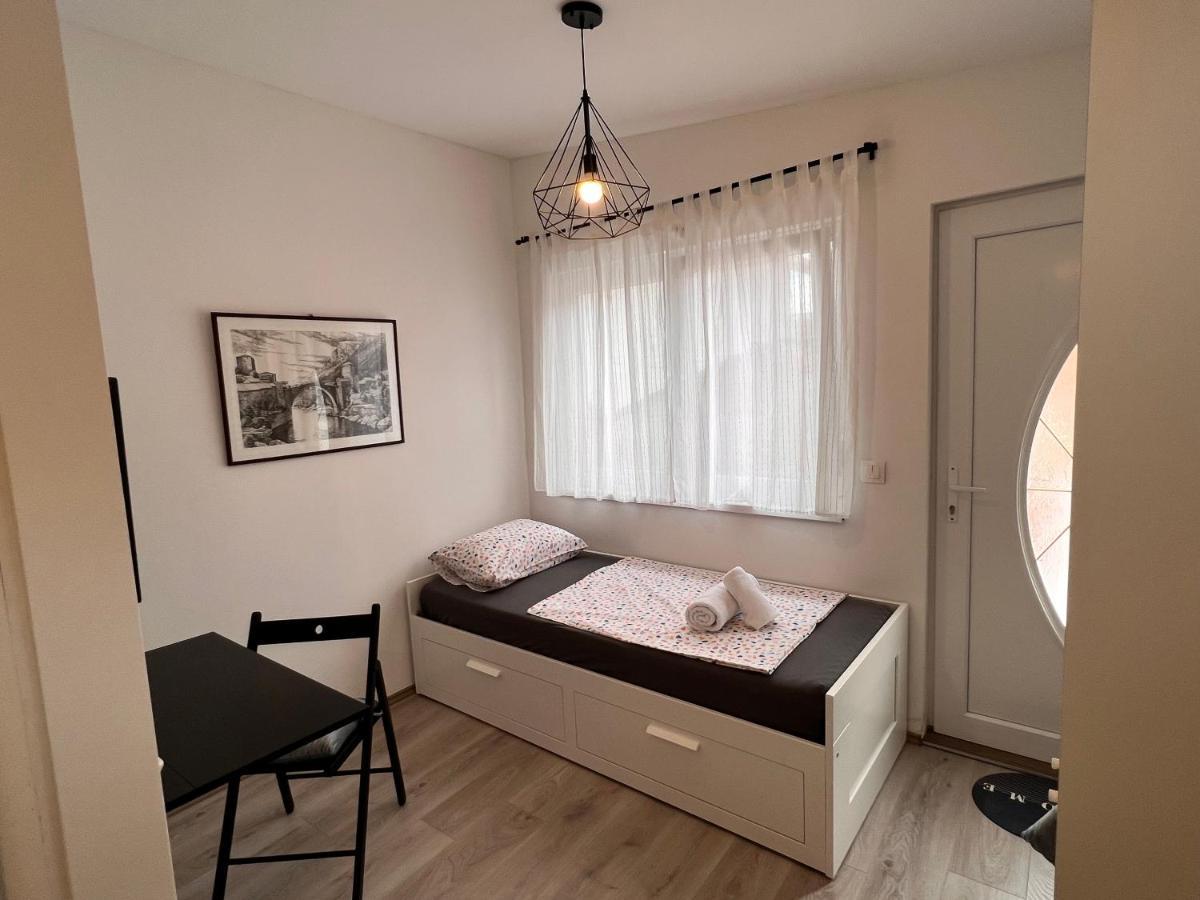Guest House Kiwi מוסטר מראה חיצוני תמונה